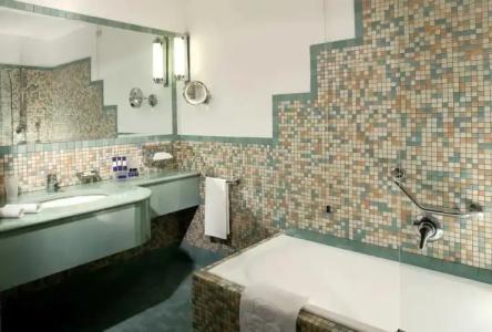 Royal Continental - 16