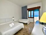 Standard Triple room with sea view