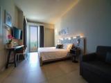 Standard Triple room with sea view