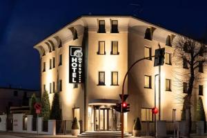 Hotel Ovest, Piacenza