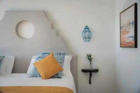 Eden Roc Suites - 417