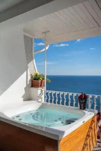 Eden Roc Suites - 324