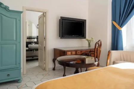 Eden Roc Suites - 412