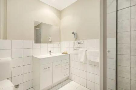 Ciloms Airport Lodge - 8