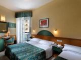 Standard Triple room with sea view