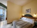 Standard Quadruple room with sea view