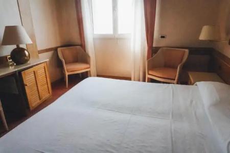 Bobby Executive - 81