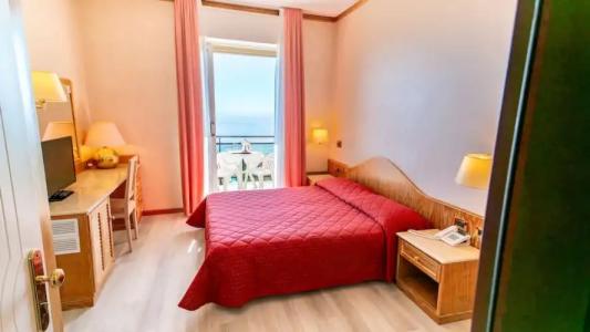 Bobby Executive - 83