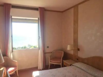 Bobby Executive - 49