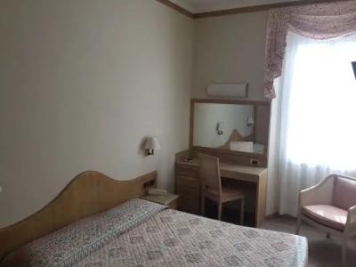 Bobby Executive - 85