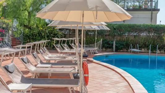 Bobby Executive - 12