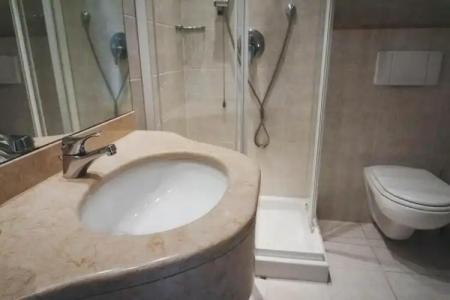 Bobby Executive - 47