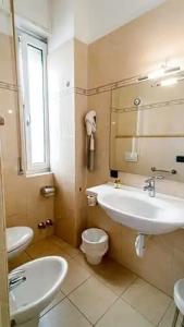 Bobby Executive - 25