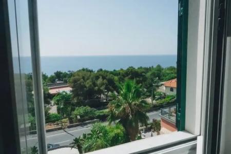 Bobby Executive - 62