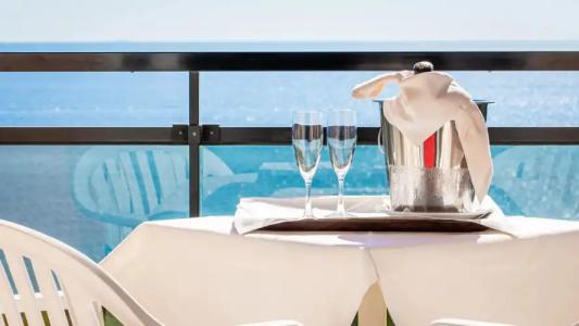 Bobby Executive - 16