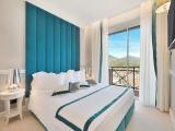 Junior Suite with balcony and with city view