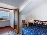 Standard Triple room with sea view