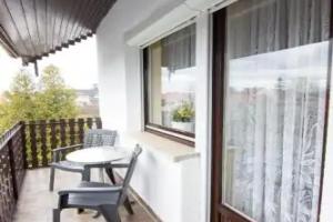 Martha Apartman, Buk