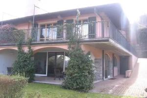 Lo Scoiattolo e la Noce, Stresa