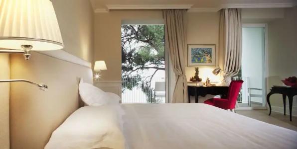 Riviera & Maximilian's - 46