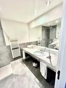 Riviera & Maximilian's - 67