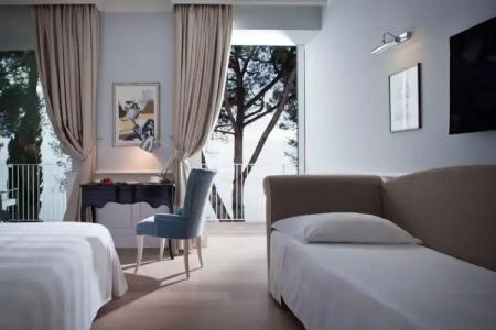 Riviera & Maximilian's - 4