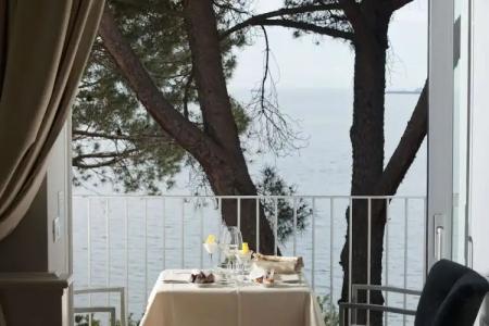 Riviera & Maximilian's - 34