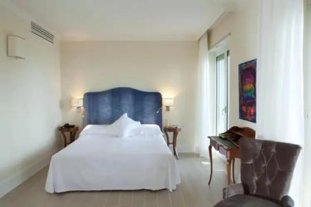 Riviera & Maximilian's - 3