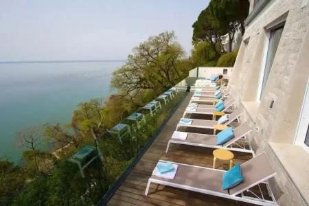 Riviera & Maximilian's - 11