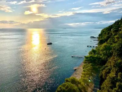 Riviera & Maximilian's - 17