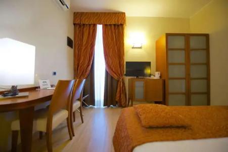 Best Western Crystal Palace - 10