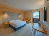 Standard Triple room with sea view