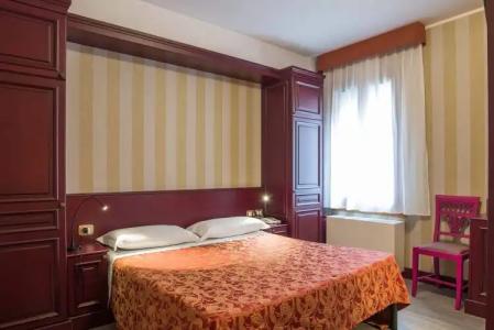 La Fenice et Des Artistes - 7