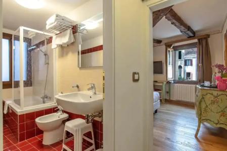 La Fenice et Des Artistes - 12