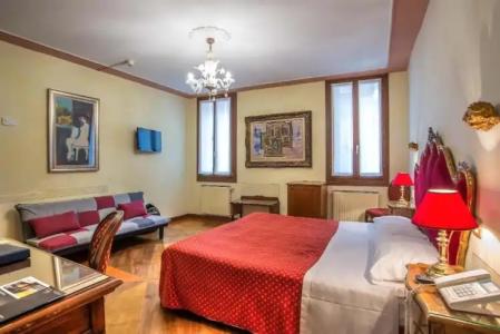 La Fenice et Des Artistes - 35