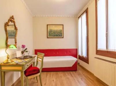 La Fenice et Des Artistes - 96