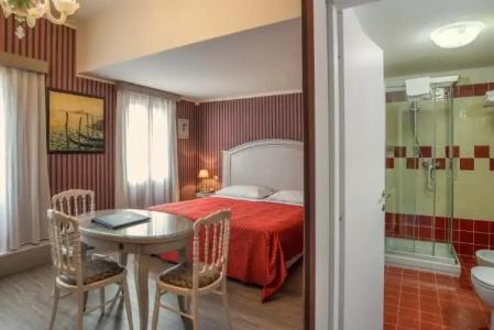 La Fenice et Des Artistes - 33