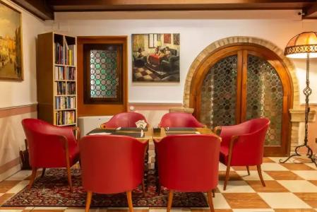 La Fenice et Des Artistes - 19