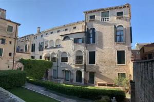 Palazzo Contarini Della Porta Di Ferro Apart-hotel, Venice