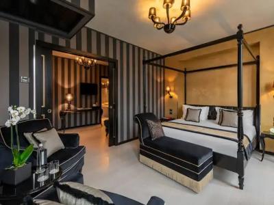 Carnival Palace - Venice Collection - 63