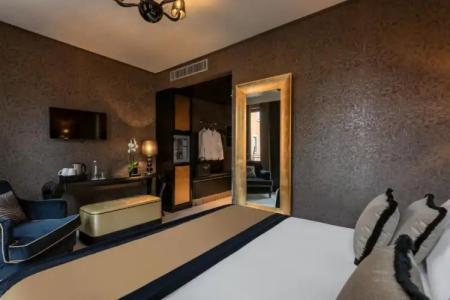 Carnival Palace - Venice Collection - 37