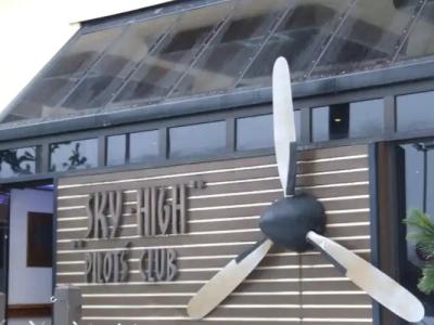 Sky High Airport 200 meters from the terminal - 0