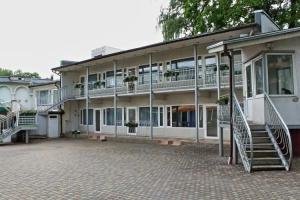 NB Hotel with Free Parking