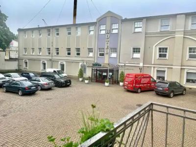 NB with Free Parking - 18