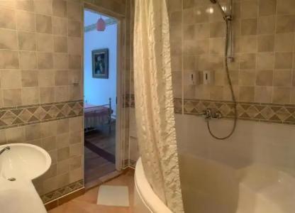 NB with Free Parking - 65