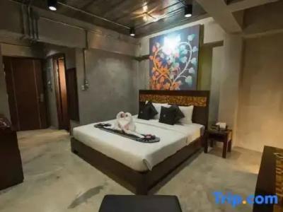 Thapae Loft - 76