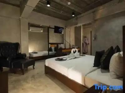 Thapae Loft - 77