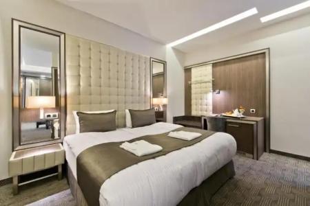 Congress Avenue - 81