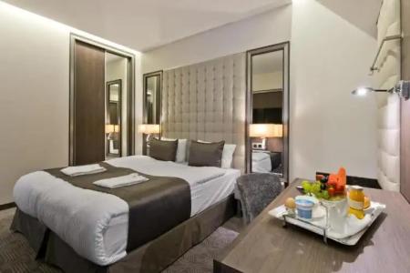 Congress Avenue - 83