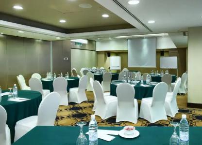 Pacific Regency Suites - 21